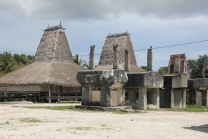traditional houses and tombs in Prayawaign
