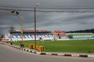 the football pitch of Waikabubak, in the center of town
