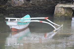 canoe with single outrigger
