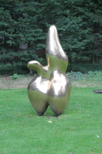Jean Arp's sculpture Berger des Nuages (bronze, 1953) just outside the museum in the garden
