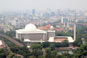 no misunderstanding about the dominant religion in Indonesia: view from the top of MONAS of the Istiqlal Mosque, with behind it the Saint Mary’s Cathedral