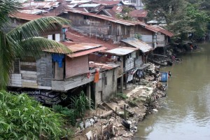 not all of Medan is big-city-like, here houses along the river
