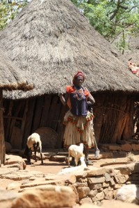 Konso woman in front of her house, in Gesergiyo village