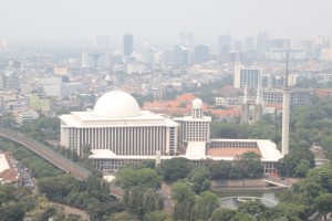 another view from MONAS, towards the biggest mosque of Jakarta, and reputedly of South East Asia; note the size of the old Dutch cathedral, just behind it to the right