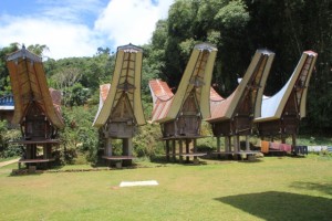 a collection of rice barns, also in Lokomata