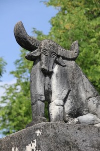 a bull is an often-repeated subject matter on the tombs