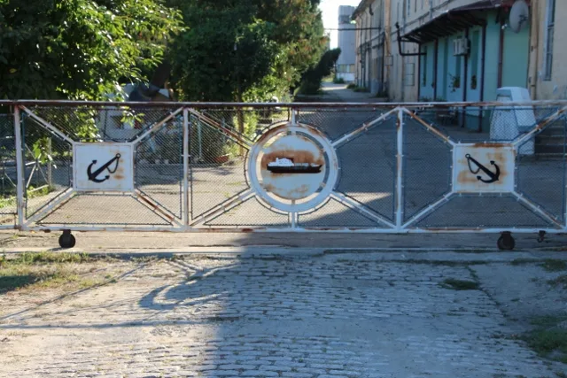 the Severin shipyard most likely doesn't build any ships anymore, but its gate is priceless