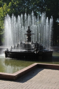 the fountain in the central Chisinau Park (the one with the sockets and free wifi)