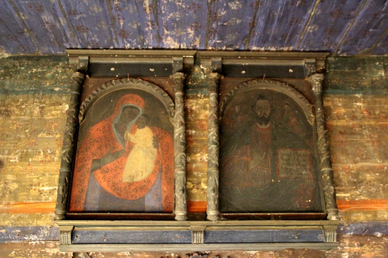 icons above the door to the nave