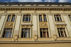 and these are the windows of one of the Municipal buildings at the Piata Mara