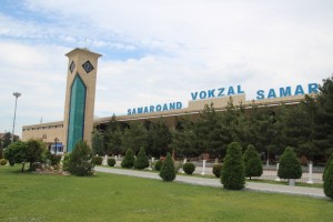 the vokzoal - railway station - of Samarkand, huge, for a few trains per day