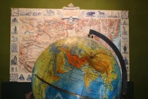 the globe, centred on Central Asia, and the 3D map with the Przhevalsky expeditions