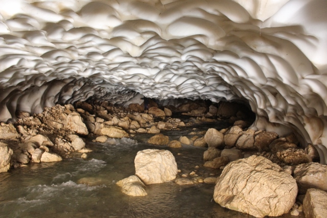 under the plug, an impressive ice cave has developed