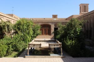 courtyard of the Khan-e Lari mansion